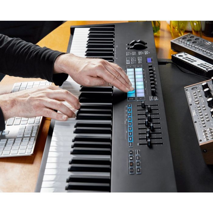 Controller 88 Tasti MIDI USB Novation Launchkey 88 MK3