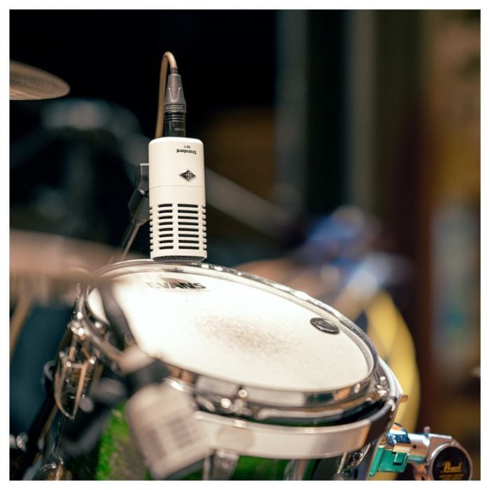 Microfono dinamico ipercardioide per tom, amplificatori per chitarra e basso, fiati e percussioni Universal Audio SD-7 Standard Dynamic Microphone